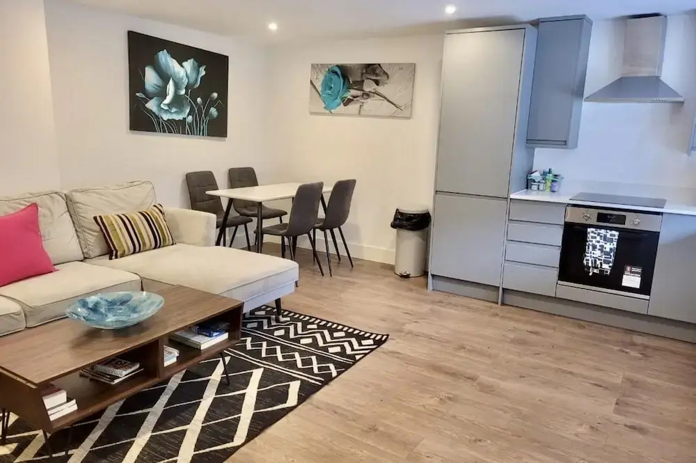 Batterseaflat/sleeps6/refurbished/tv