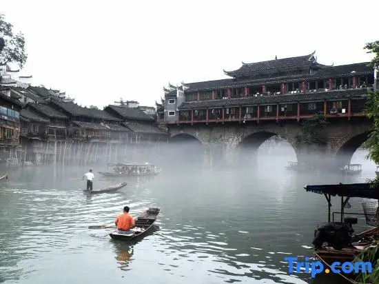 Yuejinge River View Homestay (Fenghuang Ancient City Store)