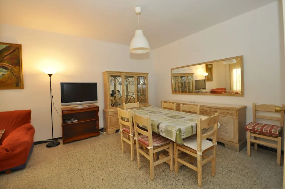 Salatan Apartments, Plaza Paris