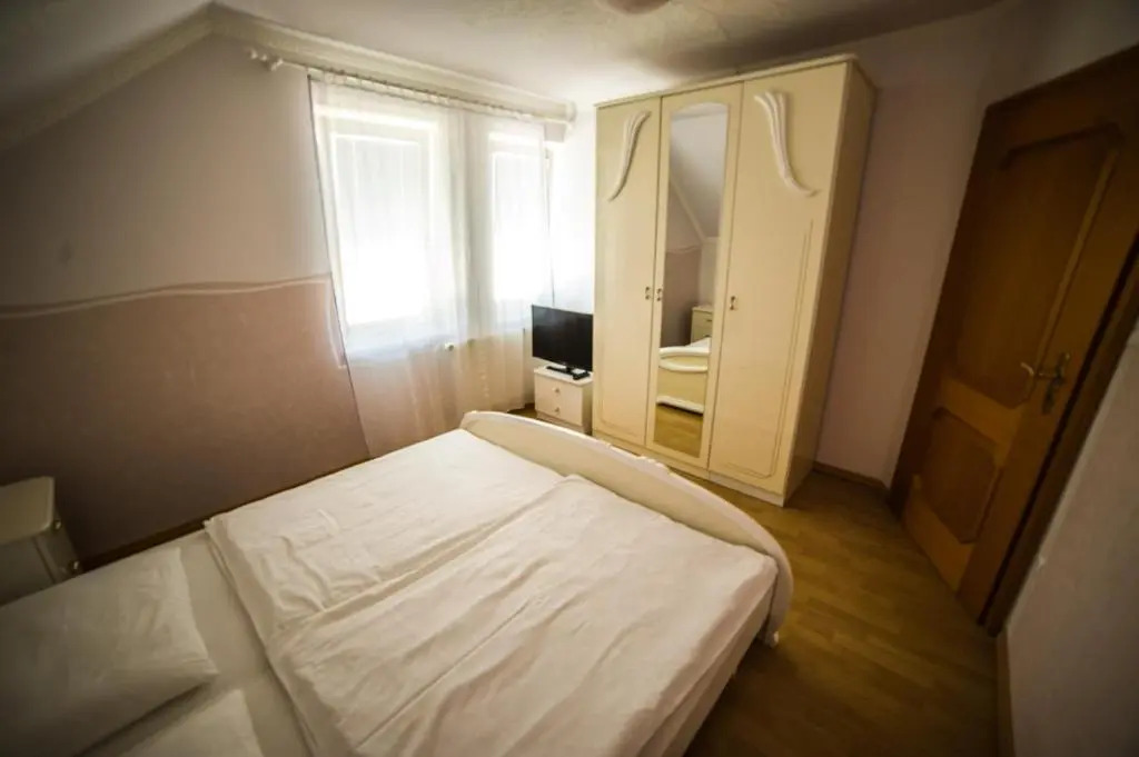 Gostišče Pri Dveh Petelinih