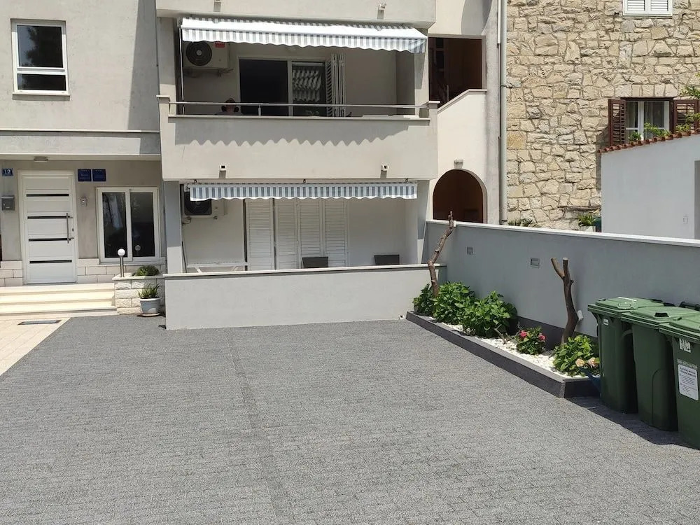 Apartments Miro