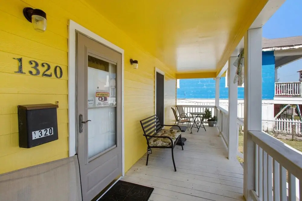 Beach - Lover Island Getway 4 Bedroom Home by Redawning