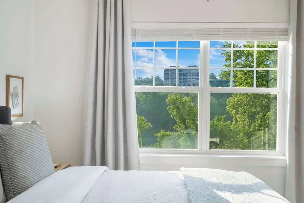 New Lakeview Penthouse - Amenities Galore!