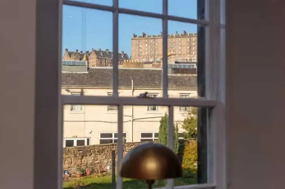 2bed 2bath Apartment Beneath Edinburgh Castle