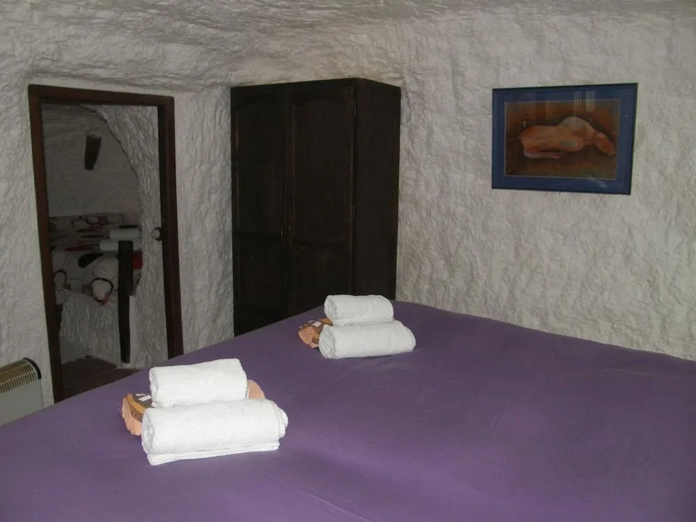 Cueva El Guindas