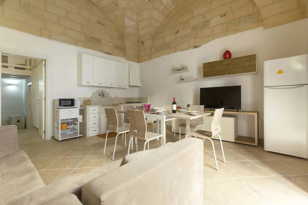 2102 Casa Leccese by Barbarhouse