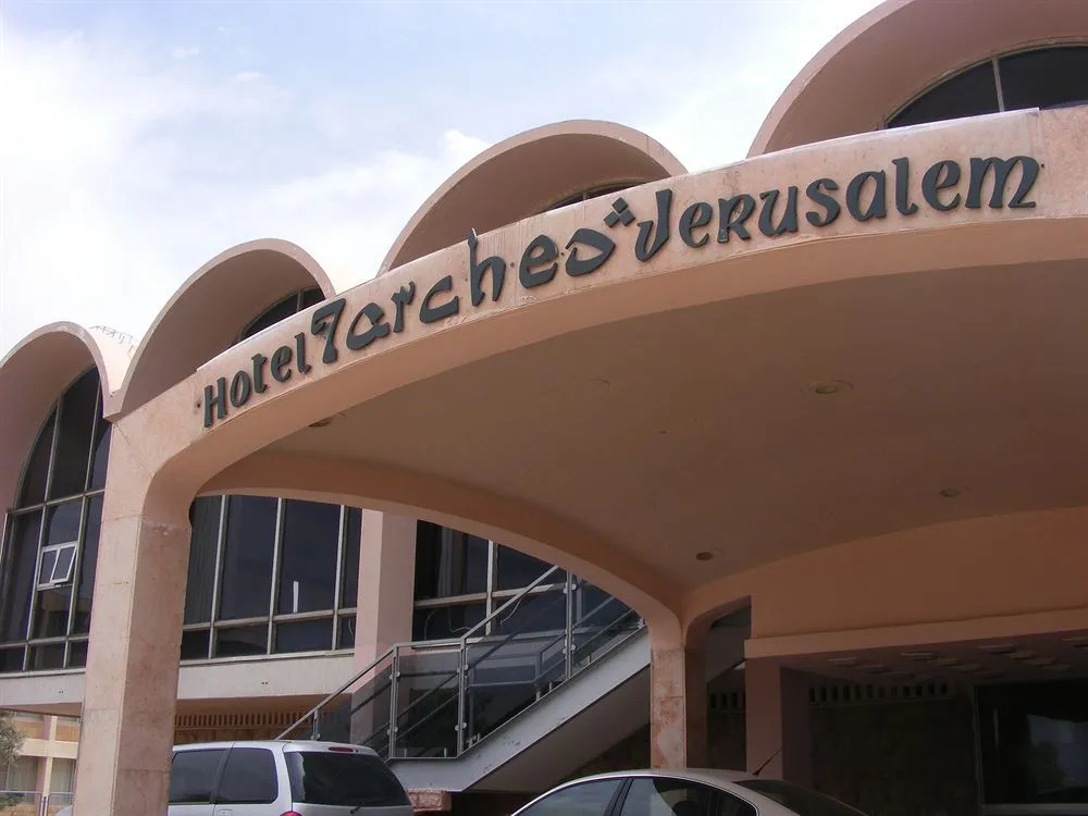 Seven Arches Hotel