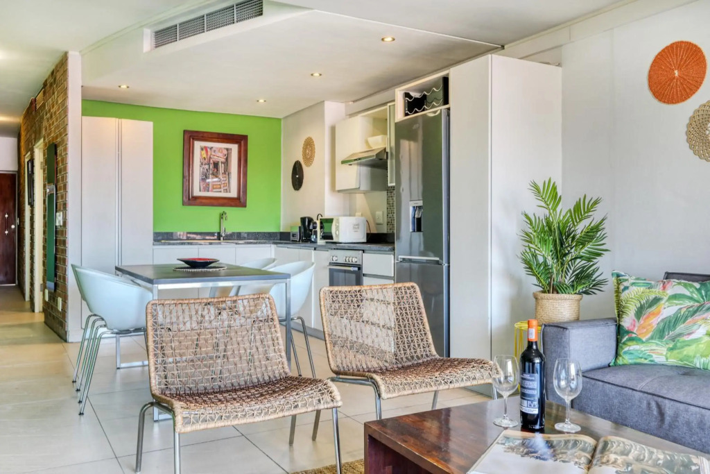 Authentic Cape Town Apartment near the Silo District