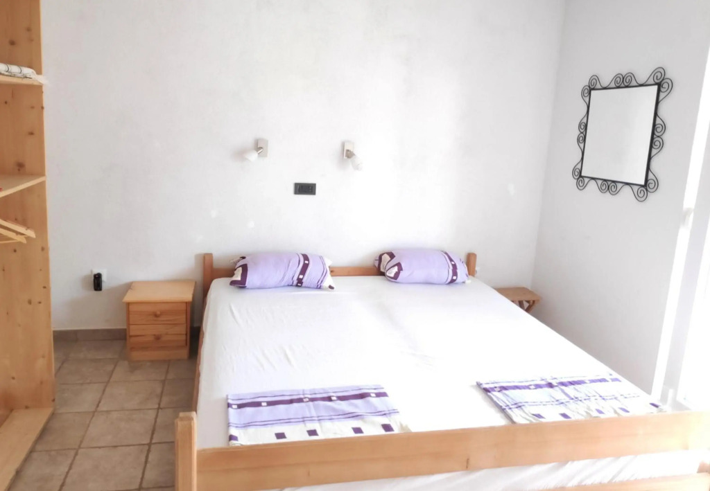 Villa Punta Blava, very quiet, amazing mix of mountain and sea air, ideal for health recovery, beach front, floor heating, internet