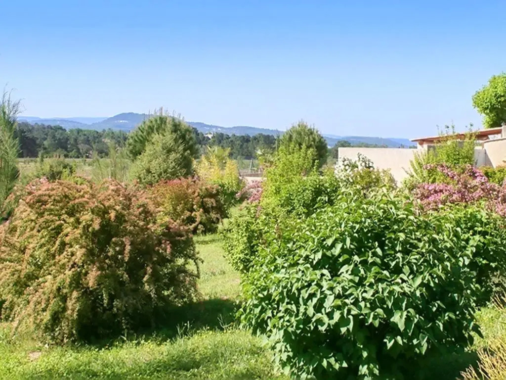 Villa de 2 chambres avec piscine privee jardin et wifi a Mormoiron