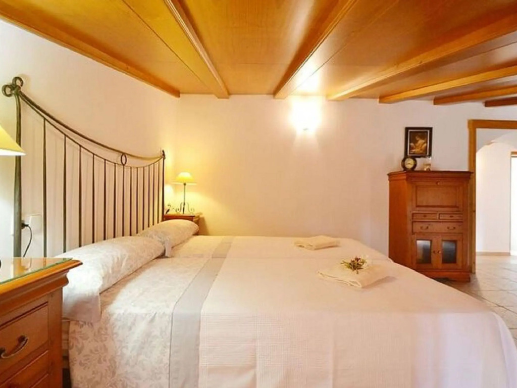 Mallorcan style house with pool and air conditioning 4 km from the sea