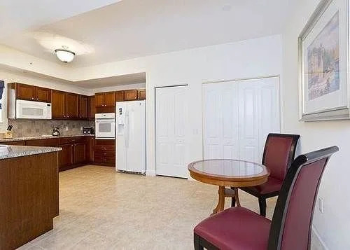 Yacht Harbor 470 4th floor 3 bedrooms condo by RedAwning