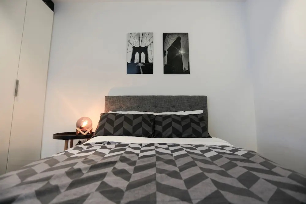 Stunning Newly Furnished 2 Bedrooms Apartment