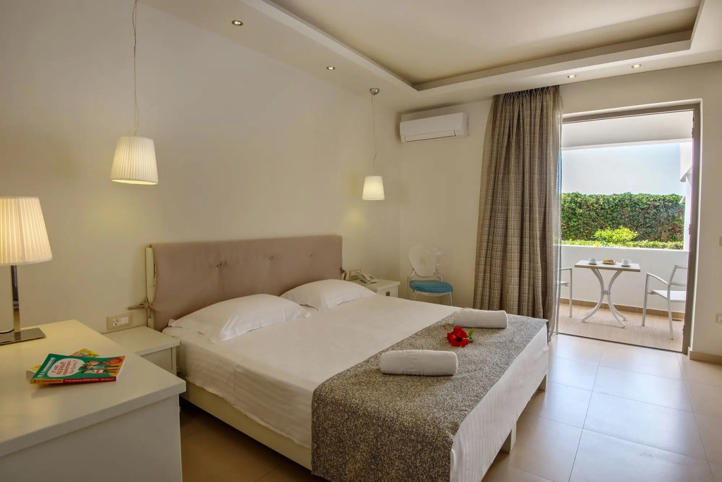 Iperion Beach Hotel