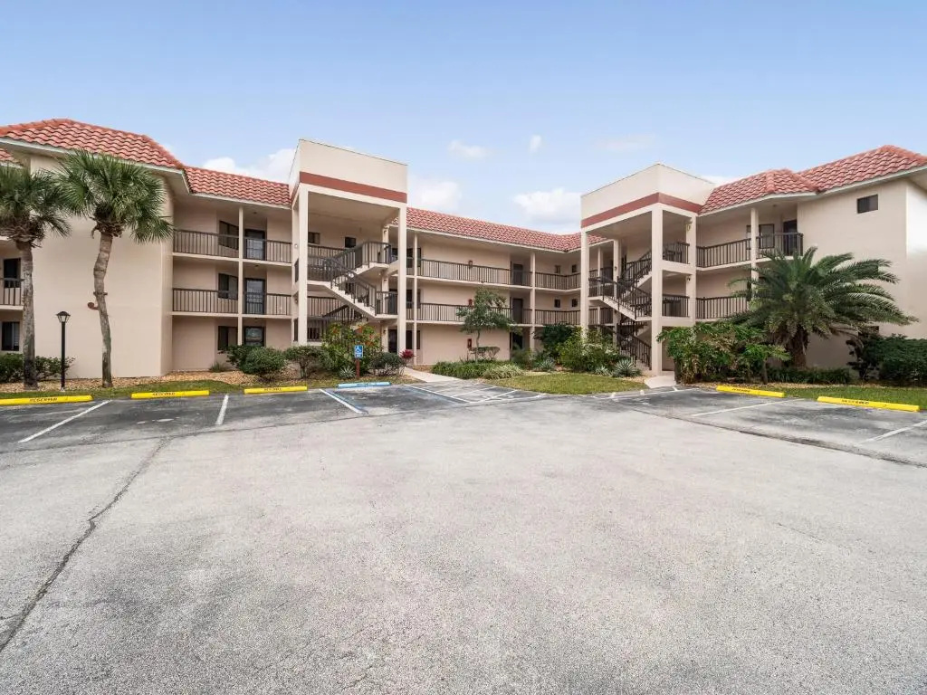 Ocean Village Club J14