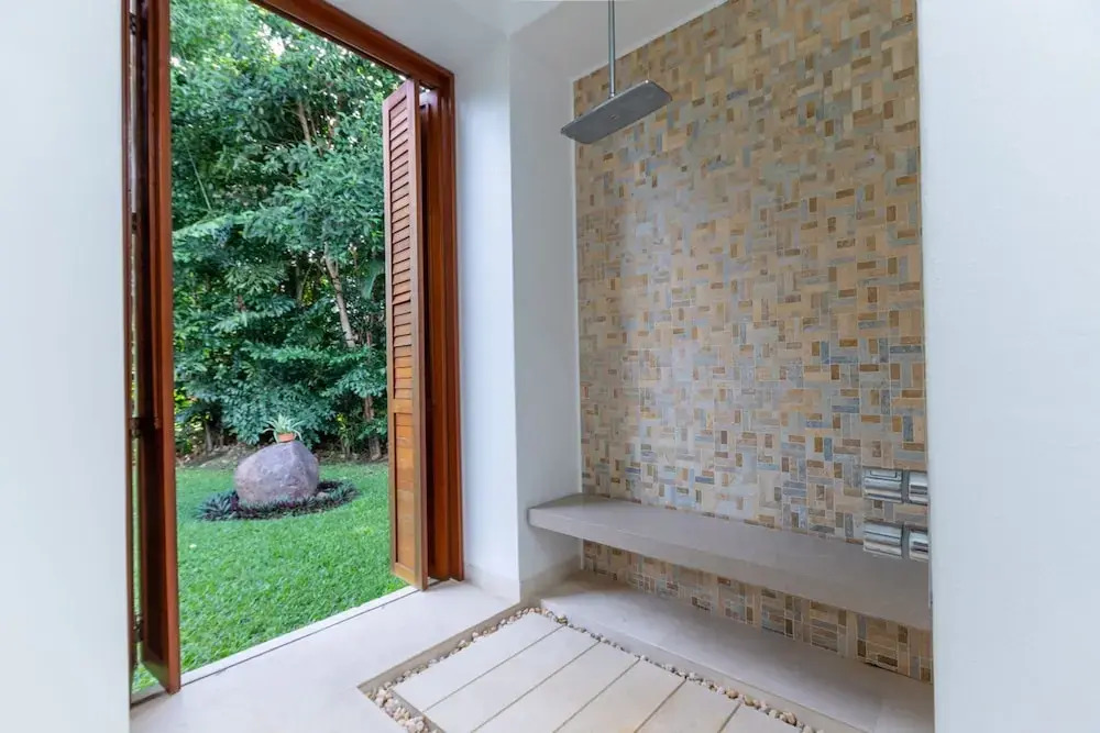 w Glowing 4BR Villa w Pool at Mesa de Yeguas