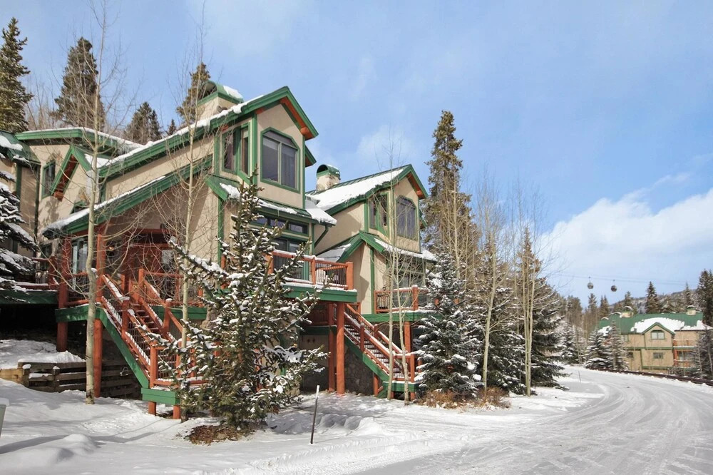Dogwood Lodge by RedAwning