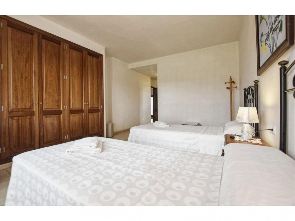 Stunning country house with pool and panoramic views for 10 people