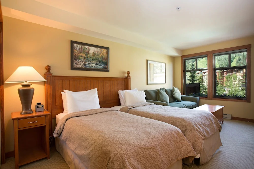 2211 - Two Bedroom Standard Eagle Springs East 2 Condo by RedAwning