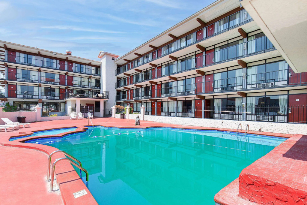 Americana Inn a Travelodge by Wyndham