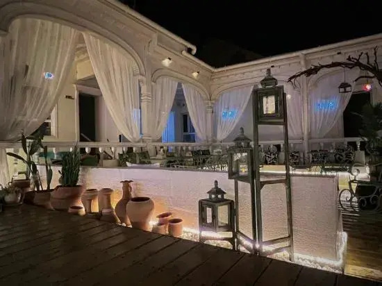 Floral Hotel · Huashi | Art Gallery VILLA Garden Boutique (Yining Six Star Street Branch)