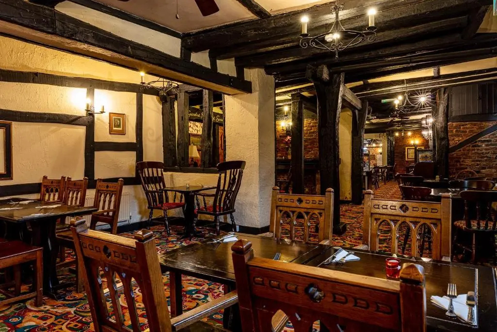 The New Inn by Roomsbooked