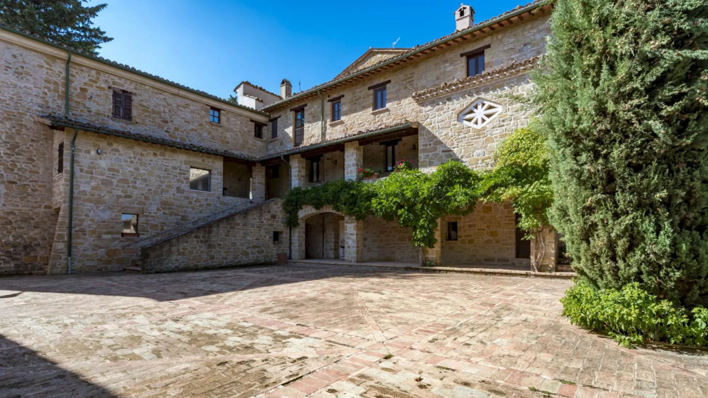 BORGO COLLE RIDENTE 13, Emma Villas