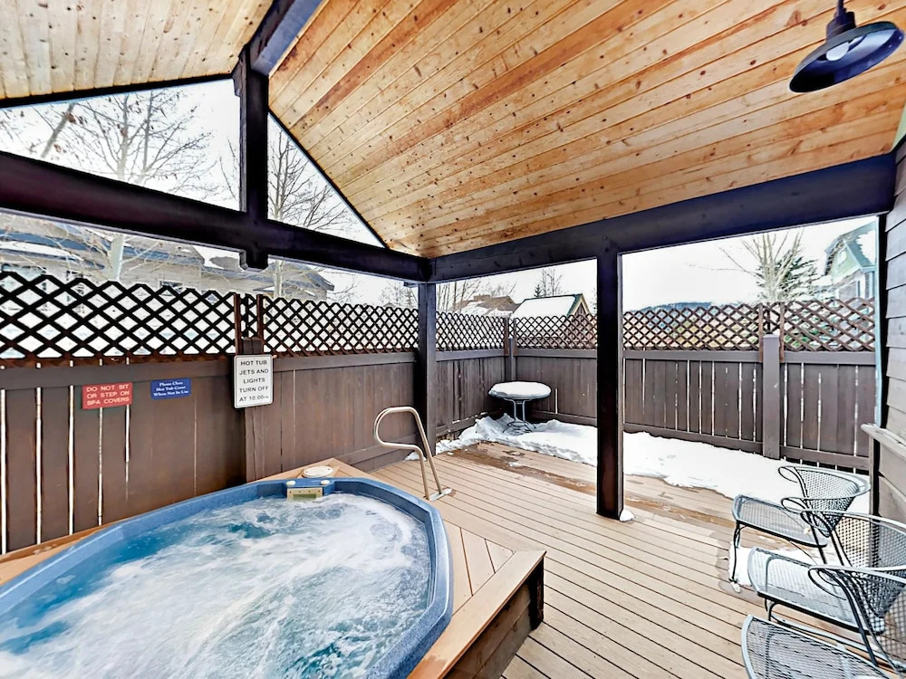 2BR 3BA Townhome in Frisco by RedAwning
