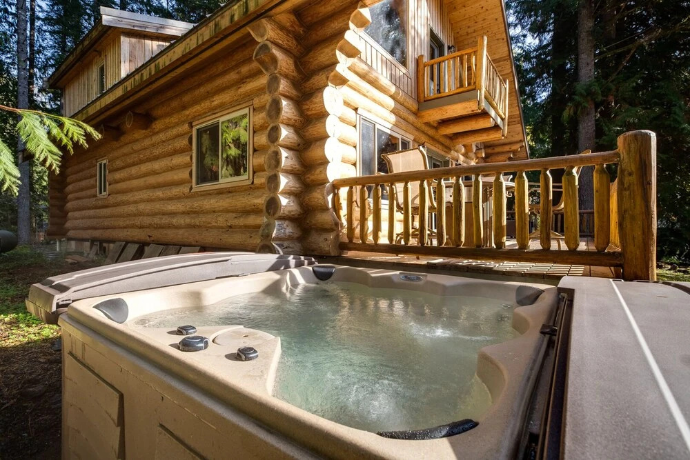 Snowline Cabin #33 - A Stunning Family Log Home With a Hot Tub and Wifi!