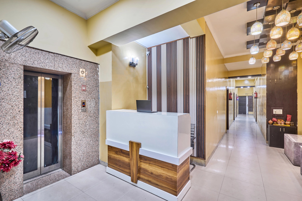 Itsy Hotels Golden Vista Near Noida City Centre