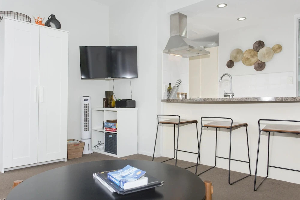 TOWNY - Central Character Apartment - 2 Bedrooms