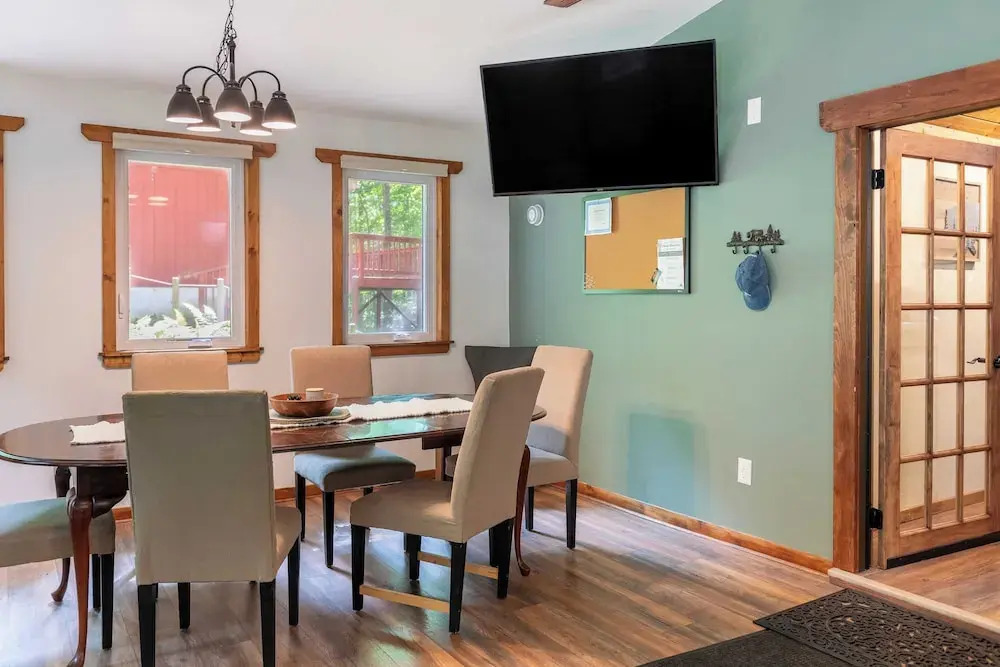 Arrowhead Lake Retreat by Avantstay Shared Pool, Game Room, Firepit