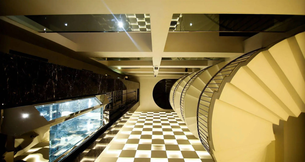 Hotel The Prime Balaji Deluxe, City Centre, With Free Airport Pickup