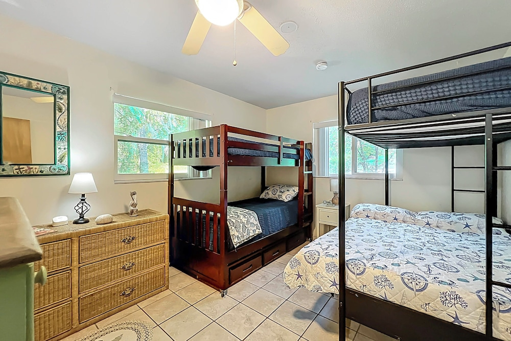 Dock & Kayaks: Riverfront Dunnellon Home!