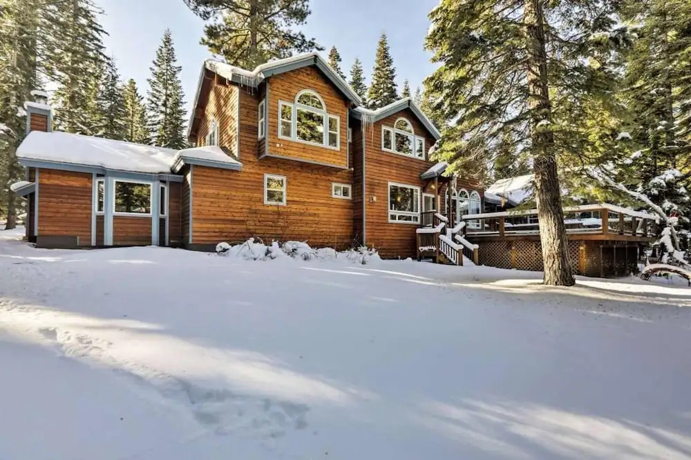 Large Home in Central Truckee With Private Hot Tub
