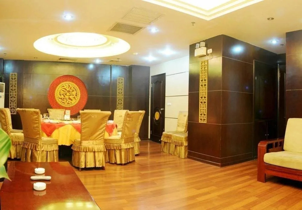 Peak Hotel