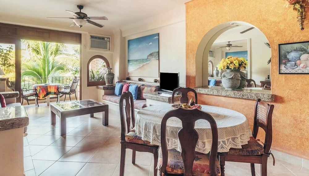Ocean View 1Br Condo-balcony-beach-pool - 301