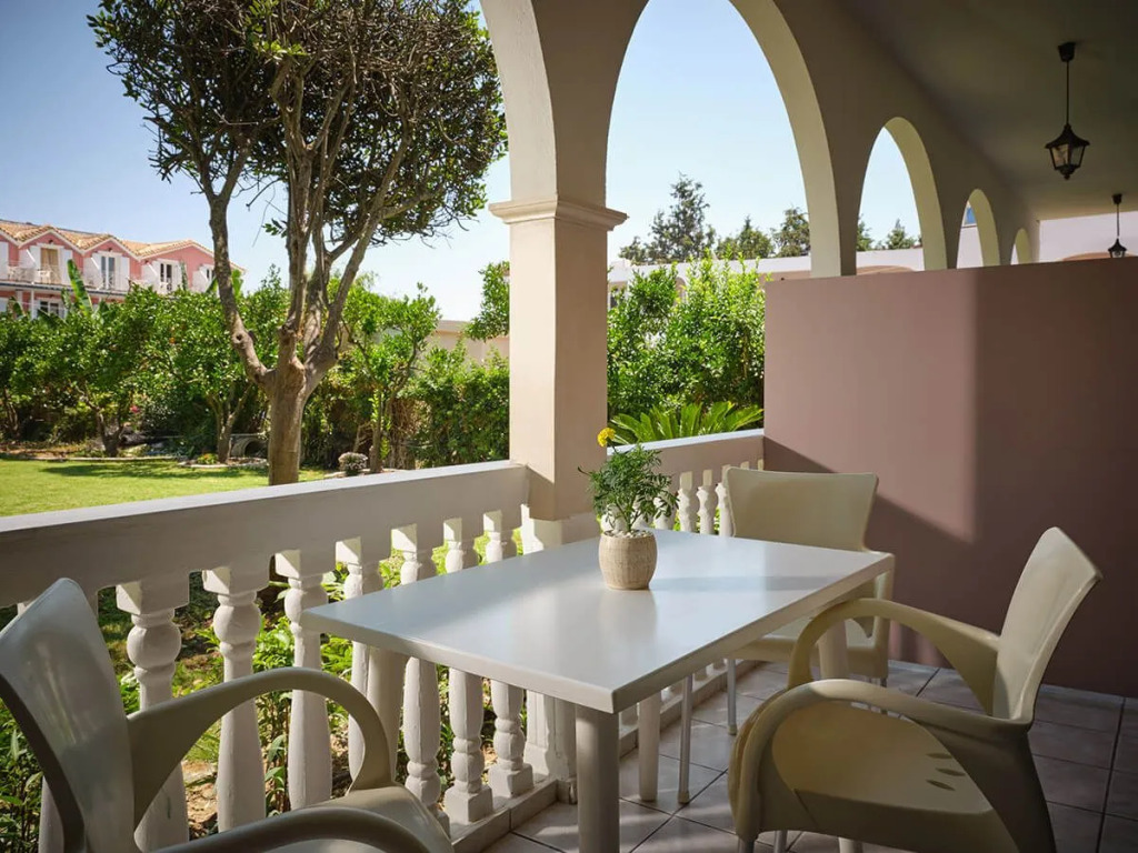 Alamis Hotel & Apartments
