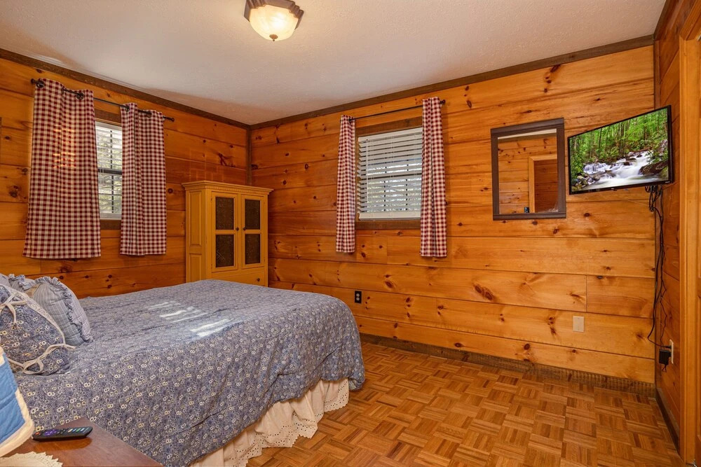 Windsong 2 Br cabin by RedAwning