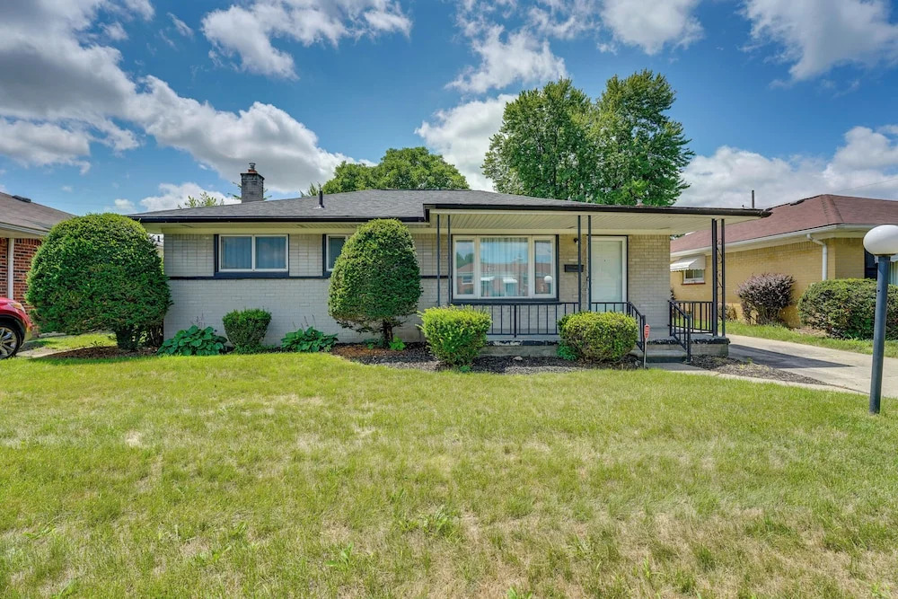 Westland Home w/ Yard ~ 20 Mi to Downtown Detroit