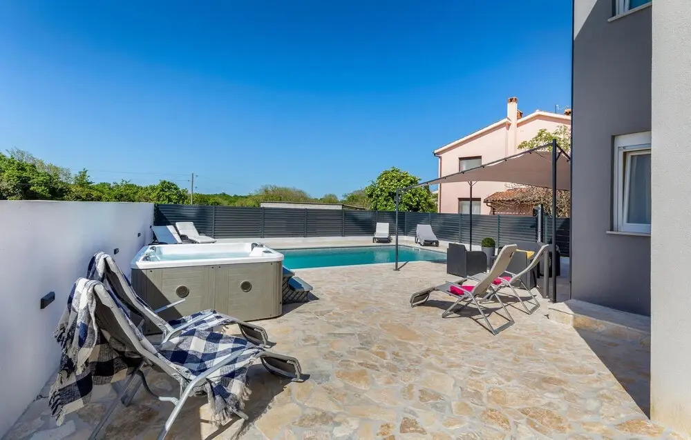 Nice Home in Valtura with Hot Tub & 4 Bedrooms