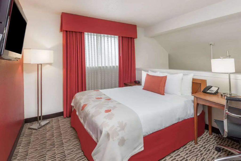 Value Suites Extended Stay - St Louis
