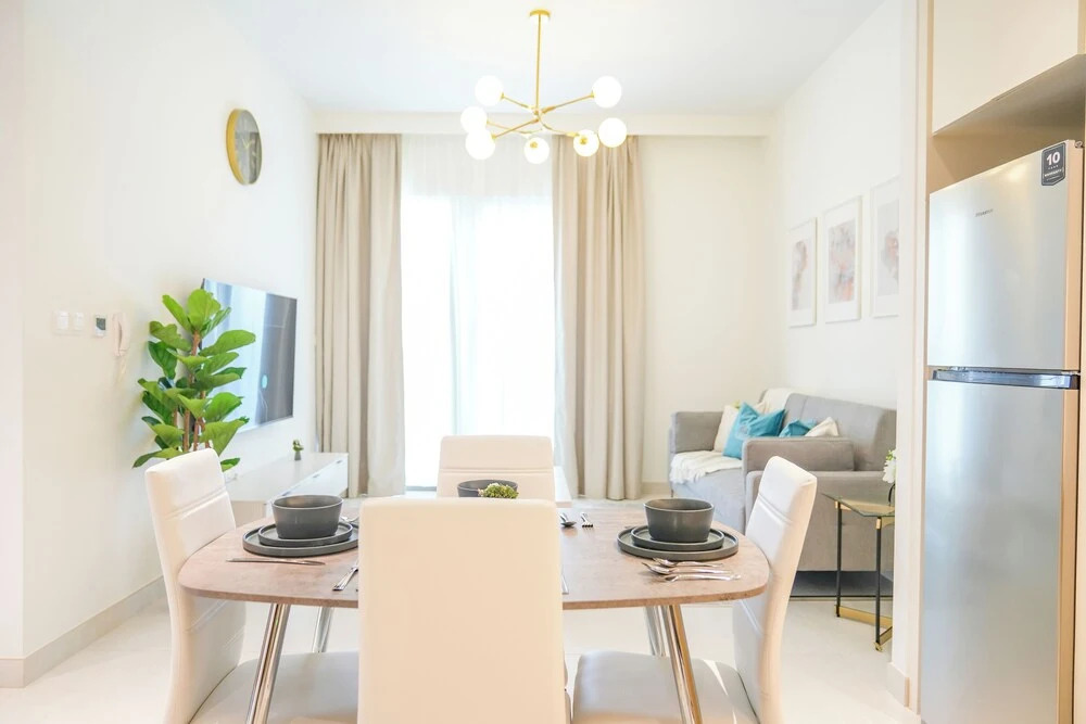 Yogi - Elegant Apartment With Balcony Amidst Vibrant Area
