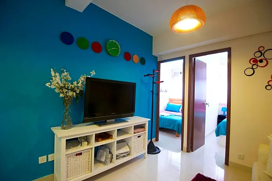 WC Downtown 3-bedroom Apartment MTR Downstairs 14C