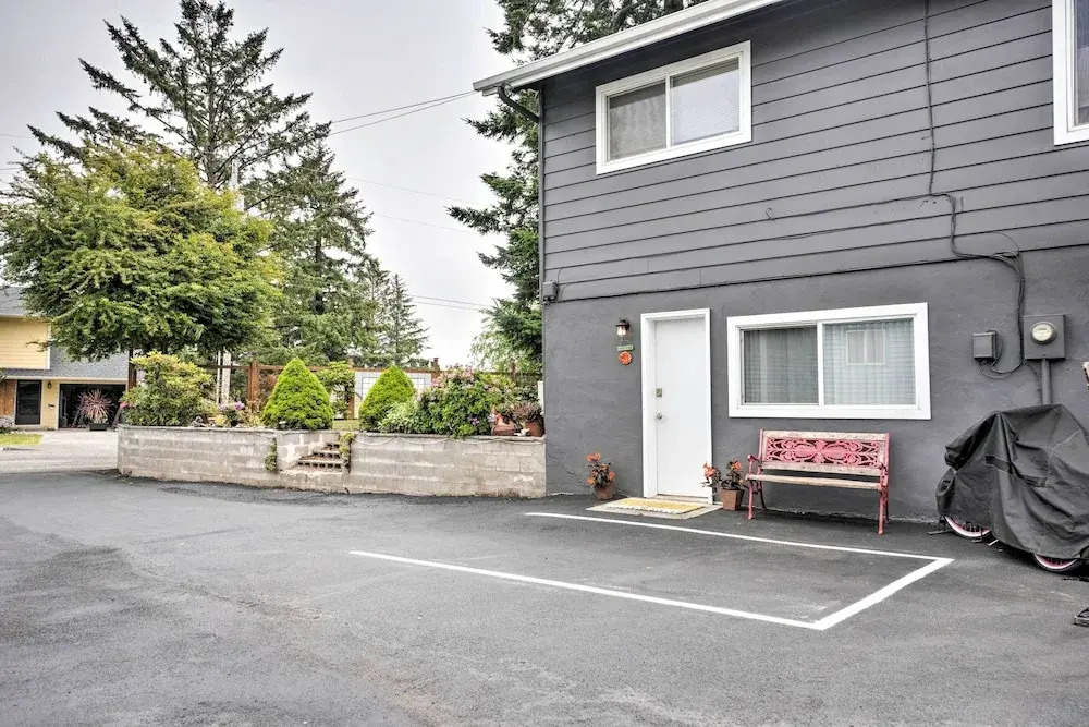 Brookings Vacation Rental Studio - Walk to Town!