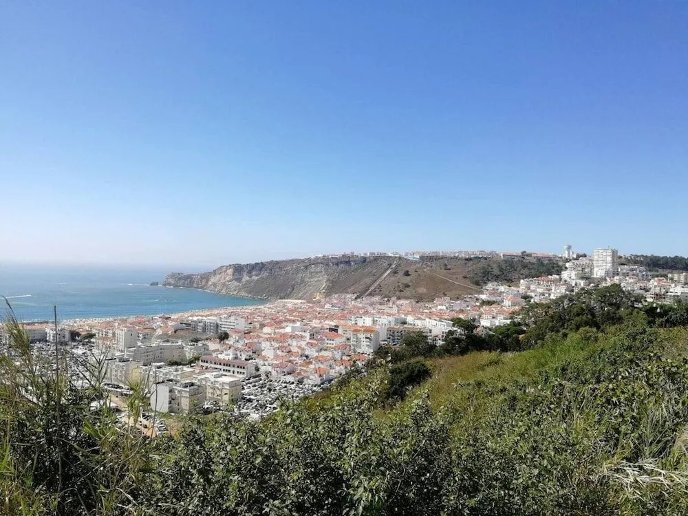 2 Bed Flat - Sleeps 4 - Parking - Wifi