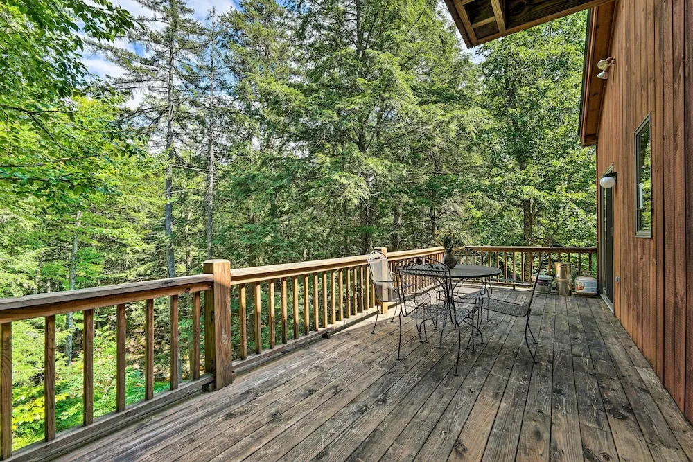 Spacious Dover Home w/ Sauna < 5 Miles to Ski!