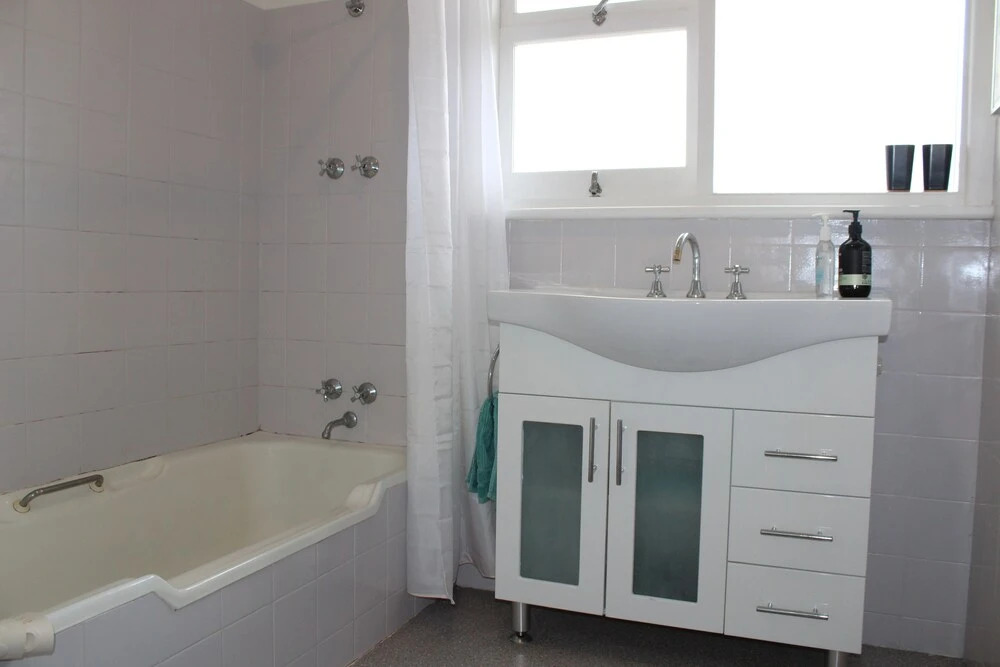 Newly Renovated Villa - Waters Edge