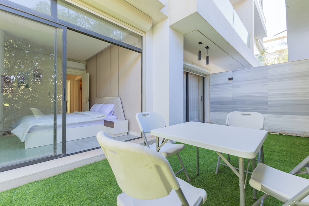 ALSAWAH 2BR Garden - Lake View Residence