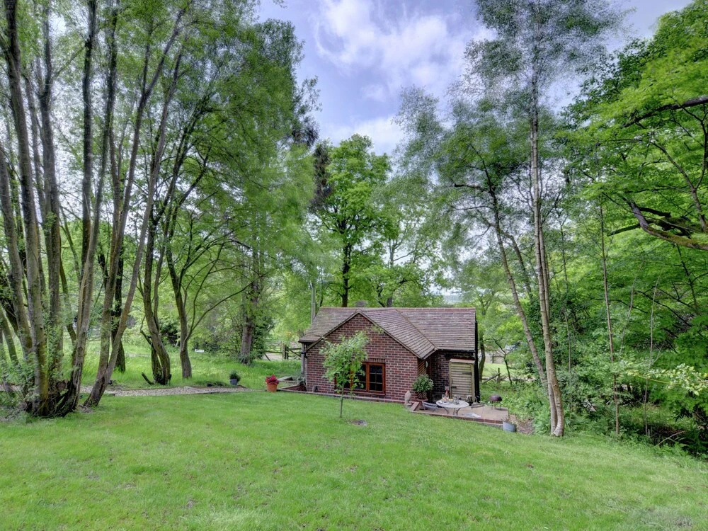 Quaint Holiday Home in Hartfield for Couples near City Center